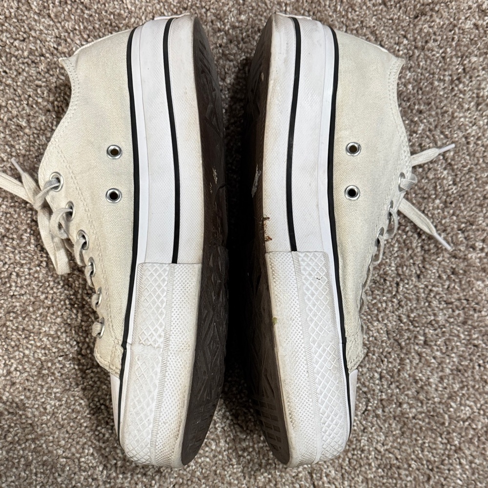 Converse Women's Shoes in Cream and White
